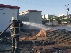 Palet Deposunda Çıkan Yangın Korkuttu