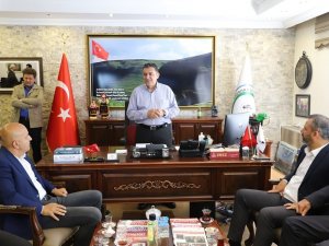 Chp’li Vekiller, Ardahan Belediyesini Ziyaret Etti