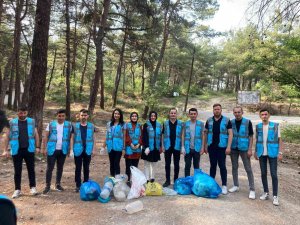 Ak Gençler Çevre Temizliği Yaptı