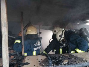 Van Oto Sanayi Sitesinde İş Yeri Yangını