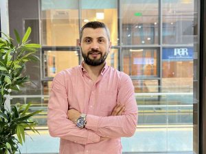 Nihat Tüney`den Saç Ektirecek Kişilere Önemli Uyarı; “Saç Çizgisi Çok Önemli”