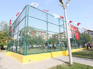 Derince’de Çocuklar İçin Spor Sahası Yapıldı