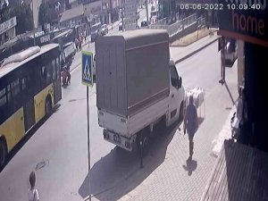 Ümraniye’de İ̇ett Otobüsünün Çarptığı Temizlik İşçisi Hayatını Kaybetti