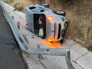 Kontrolden Çıkan Araç Takla Attı
