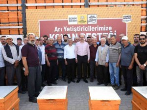 Başkan Altay: “Kovanlar Arıcılarımız İçin Nefes Olacak”