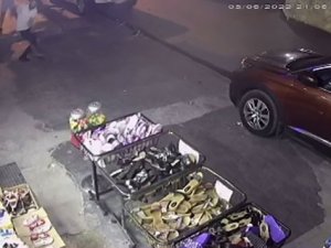 Esenyurt’ta 3 Kişinin Yaralandığı Silahlı Kavganın Yeni Görüntüleri Ortaya Çıktı