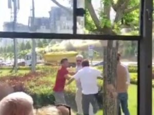 Yol Verme Tartışmasında Sopayla Otobüse Saldırdı