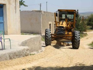 Karaköprü Kırsalında Yol Hizmeti Sürüyor