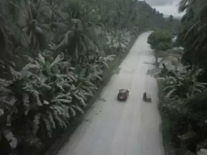 Bulusan Yanardağı Patladı, Halk Tahliye Edildi