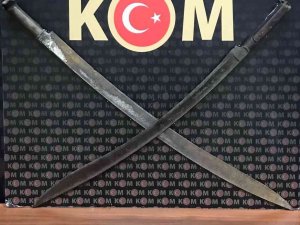 Operasyonda Kılıç Ele Geçirildi