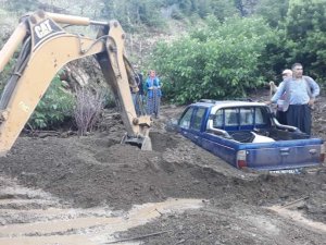Yağış Sonrası Toprak Kayması Meydana Geldi