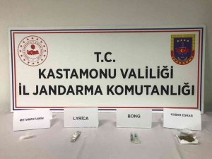 Jandarma Ekipleri ‘Termal’ İle Aradı, Durdurulan Otomobilden Uyuşturucu Çıktı