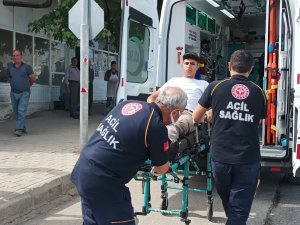 Motosiklet İle Otomobil Çarpıştı: 1 Yaralı