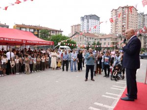 Keçiören Belediye Başkanı Altınok, Barışyolu İ̇lkokulu’na Halı Saha Müjdesi Verdi