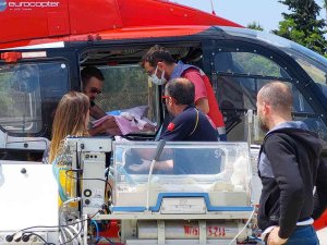 ’Parmak Bebek’ Ambulans Helikopterle Hastaneye Sevk Edildi
