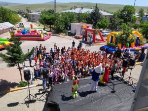 Elazığ’da Çocuklar Düzenlenen Şenlikte Doyasıya Eğlendi
