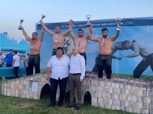 Sakarya Büyükşehirli Pehlivanlar Kürsüye Çıktı