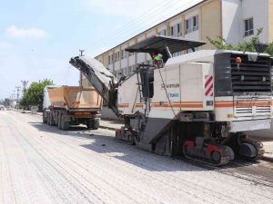 Bozuk Yollara Belediye Eli Değiyor