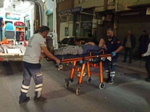 Otomobile Çarpan Motosiklet Sürücüsü Yaralandı