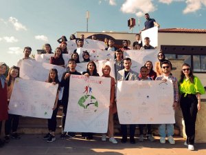 Kaliteye Öğrenci Eli