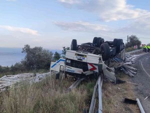 Ters Dönen Kamyonun Altında Kalan Şoför Hayatını Kaybetti