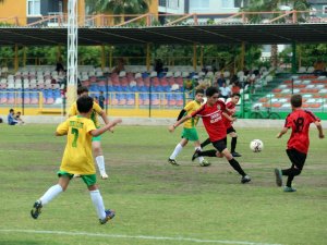Çocuklar Futbol Şenliğinde Buluştu