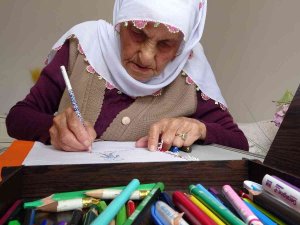 90 Yaşından Sonra Resim Yapmaya Başladı, 2 Yılda 200 Resim Çizdi