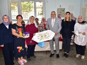 İ̇nönü Halk Eğitim Merkezi El Emeği Ürünler Sergisi Açtı