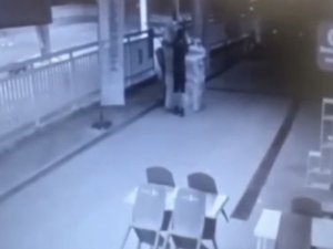 Çekçekli Hırsız Yoldaki Mazgalları Çaldı