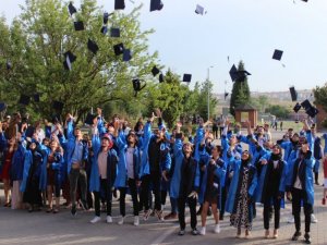 Tavşanlı Myo’da Mezuniyet Coşkusu