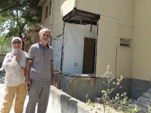 Burhaniye’ De Köy Grup Teknisyenliği Binası Yıkılıyor