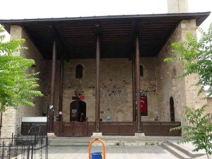 683 Yıllık Tarihi Cami Görenleri Hayran Bırakıyor
