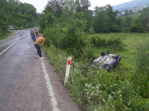Otomobil Şarampole Devrildi: 1 Yaralı