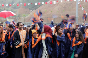 Gümüşhane Üniversitesi’nde mezuniyet sevinci