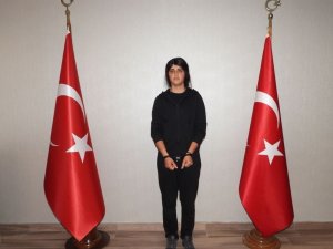 Terör Örgütü Pkk/ypg’nin Suikastçısı Olarak Çeşitli Eylemlere Katıldığı Belirlenen Dilbirin Kaçar, Mi̇t’in Suriye’deki Operasyonuyla Türkiye’ye Getirildi.