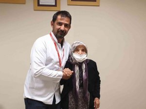 92 Yaşında Karnındaki 15 Cm Kitleden Kurtuldu