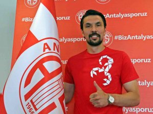 Antalyaspor Kaleci Alperen Uysal İle 2+1 Yıllığına Anlaştı