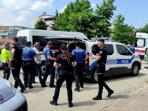 Bursa’daki Kavgada Kan Aktı: 2 Yaralı