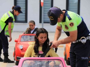 İ̇lk Kez Araç Kullandılar, Heyecanları Yüzlerine Yansıdı