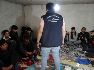 Van’da Bir Evin Bodrumunda 24 Düzensiz Göçmen Yakalandı