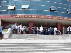 Kars’ta Doktora Saldırıya Tepki