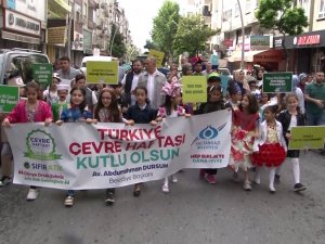 Sultangazi Belediyesi ’Çevre’ İçin Gençlerle Birlikte Yürüdü