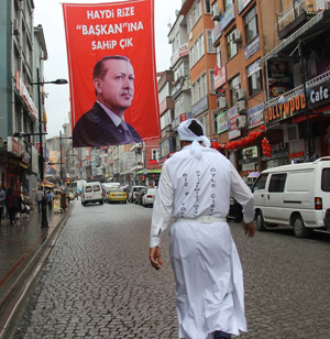 Cumhurbaşkanı Erdoğan'a "Kefen"li Destek VİDEO İZLE
