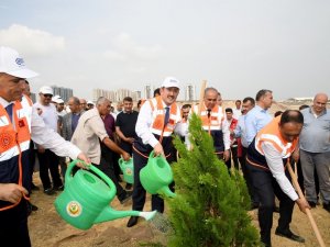 Mersin’de Fidanlar Toprakla Buluştu