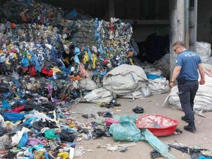 Üzerine 2 Tonluk Atık Balyası Düşen Kadın Öldü