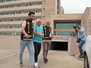 Gürültü Uyarısında Bulunan Yöneticiyi Bıçaklayarak Öldüren Kiracı, Adliyeye Sevk Edildi