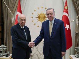 Cumhurbaşkanı Recep Tayyip Erdoğan, Milliyetçi Hareket Partisi Genel Başkanı Devlet Bahçeli İle Cumhurbaşkanlığı Külliyesi’de Bir Araya Geldi.