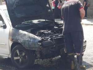 Seyir Halindeki Otomobil Alev Aldı, İtfaiye Söndürdü