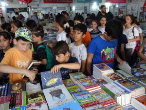 Kitap Fuarına 7’sinden 70’ine Yoğun İlgi