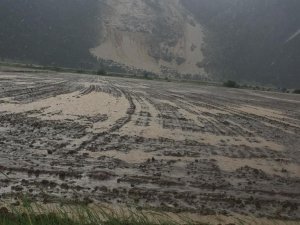 Derebucuk’ta Ekili Araziler Sular Altında Kaldı